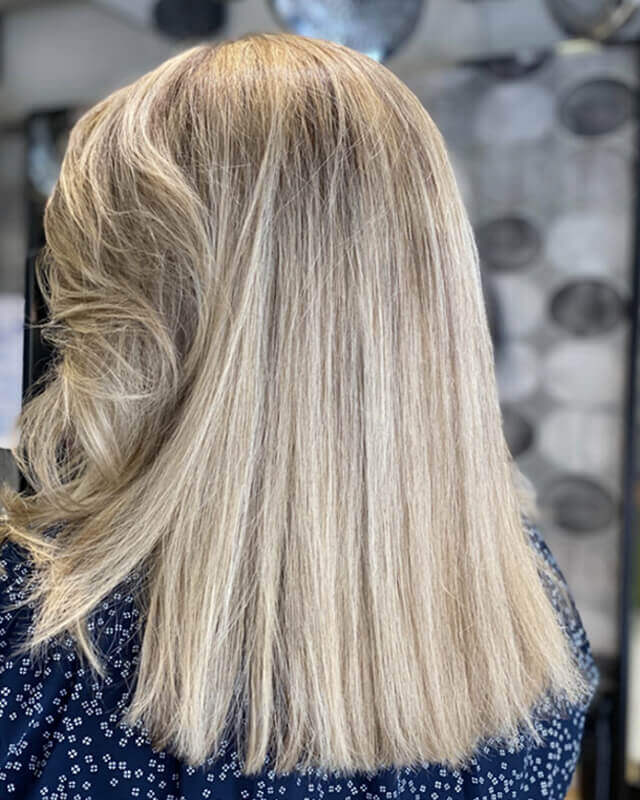 Balayage blond réalisé sur une cliente au salon de coiffure Hair Feeling dans le Val de Marne (94)